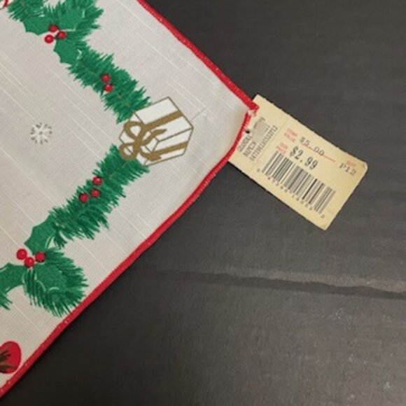Vintage Linens N Things Christmas Napkins Set of 5 Retro Holiday Seasonal - Picture 3 of 7